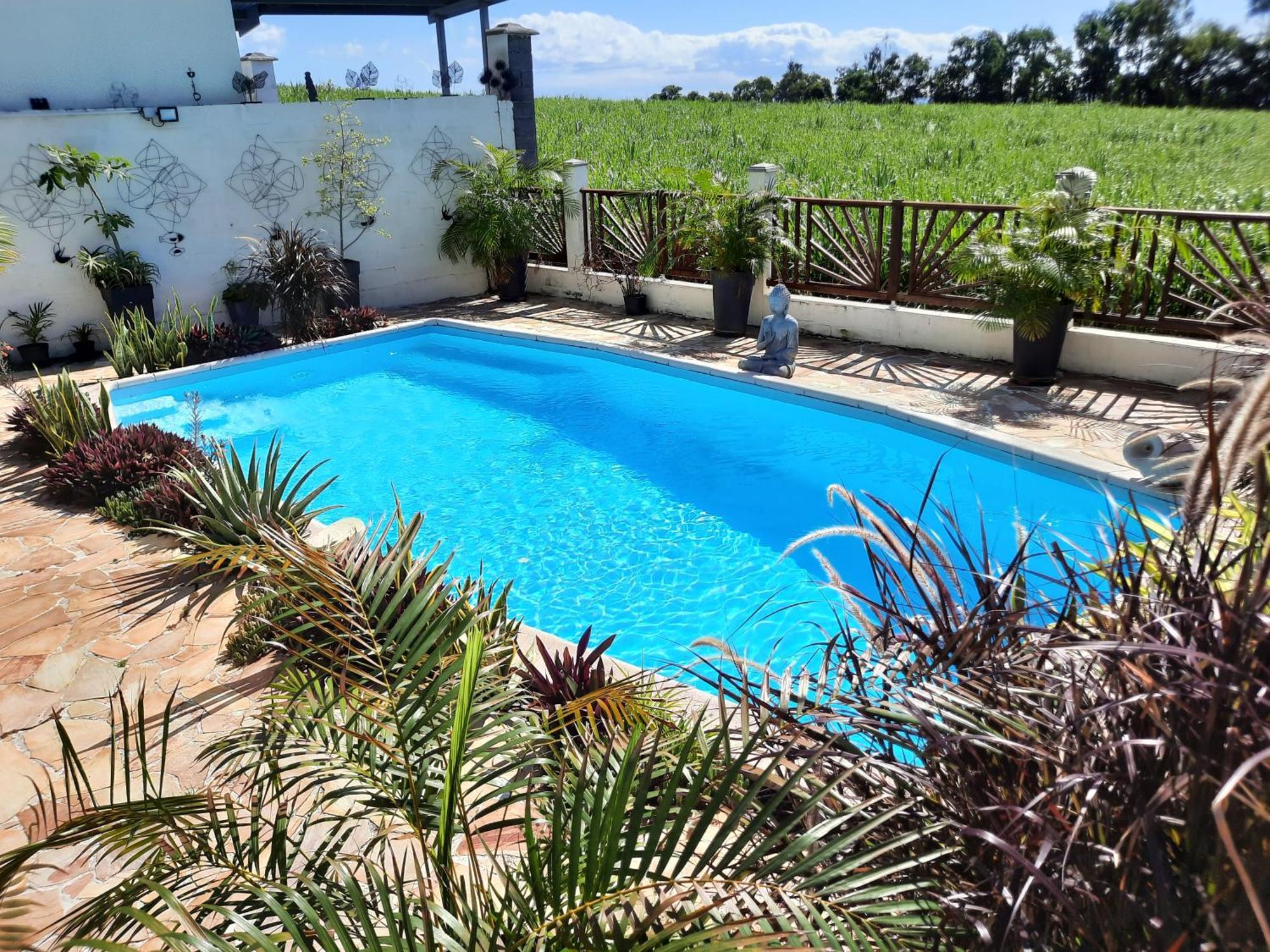 Joli Appartement, Piscine, Jacuzzi Sainte-Suzanne Zewnętrze zdjęcie