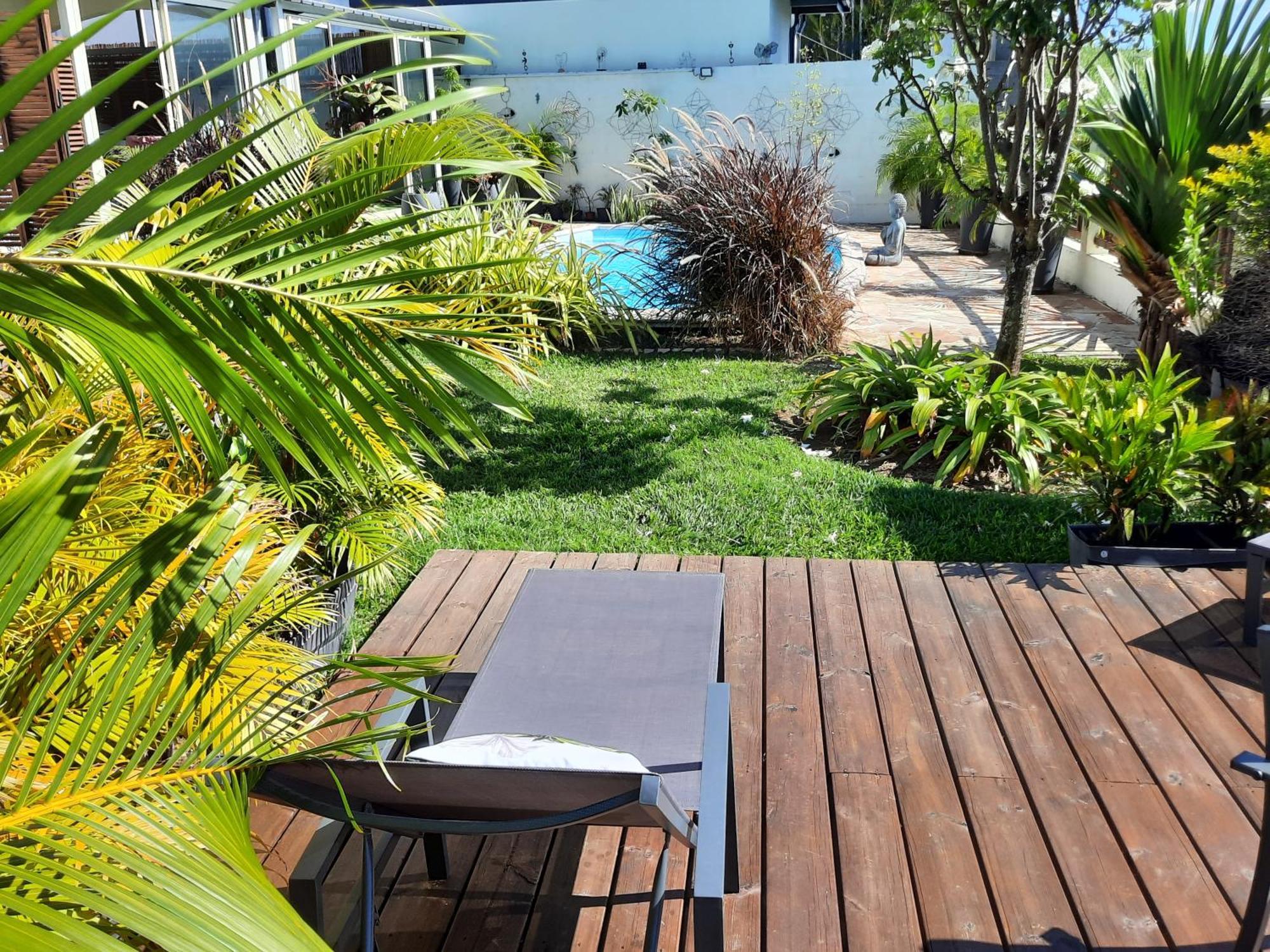 Joli Appartement, Piscine, Jacuzzi Sainte-Suzanne Zewnętrze zdjęcie